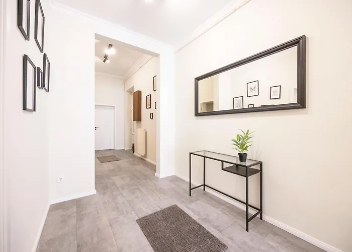 Deluxe Izabella City Center Residence With 4Bedrm, 3Bathrm